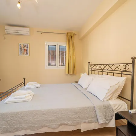 דירה Dimitra's House ארגוסטולי