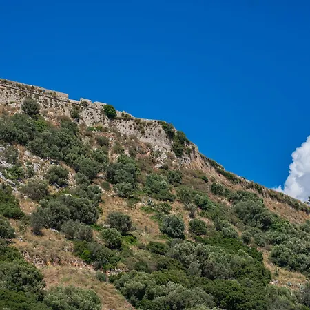 Dimitra's House 阿尔戈斯托利翁